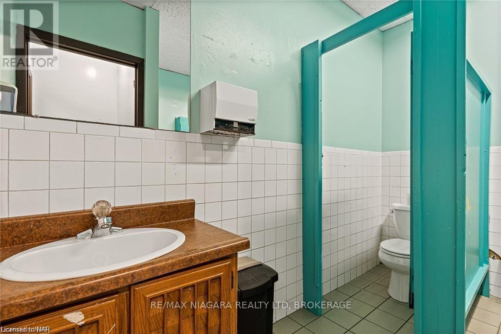 488 Grantham Avenue Property Photo 17