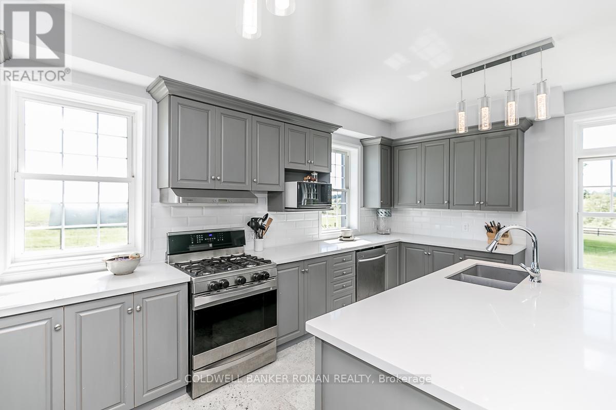 837147 4th Line E Property Photo 10