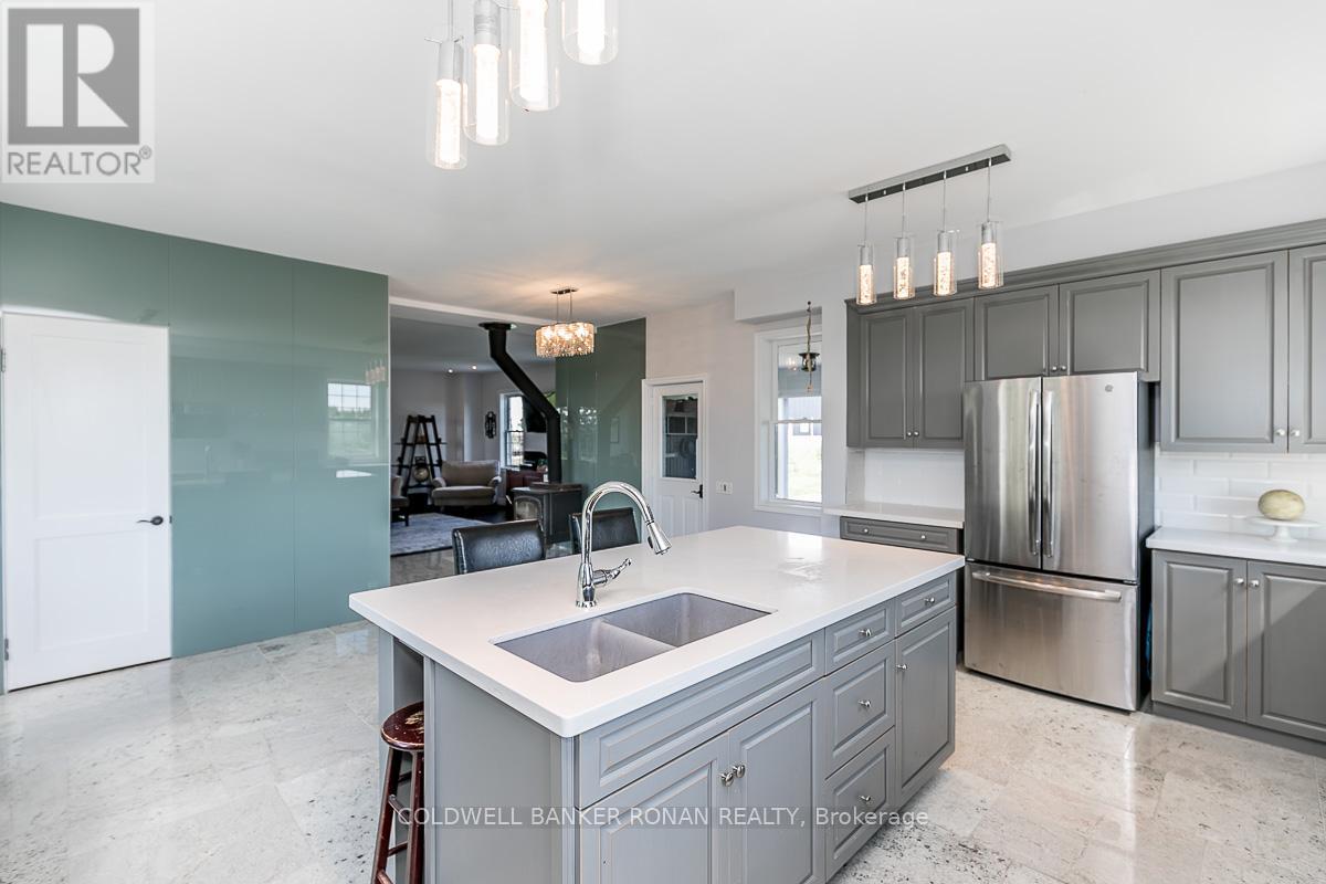 837147 4th Line E Property Photo 12