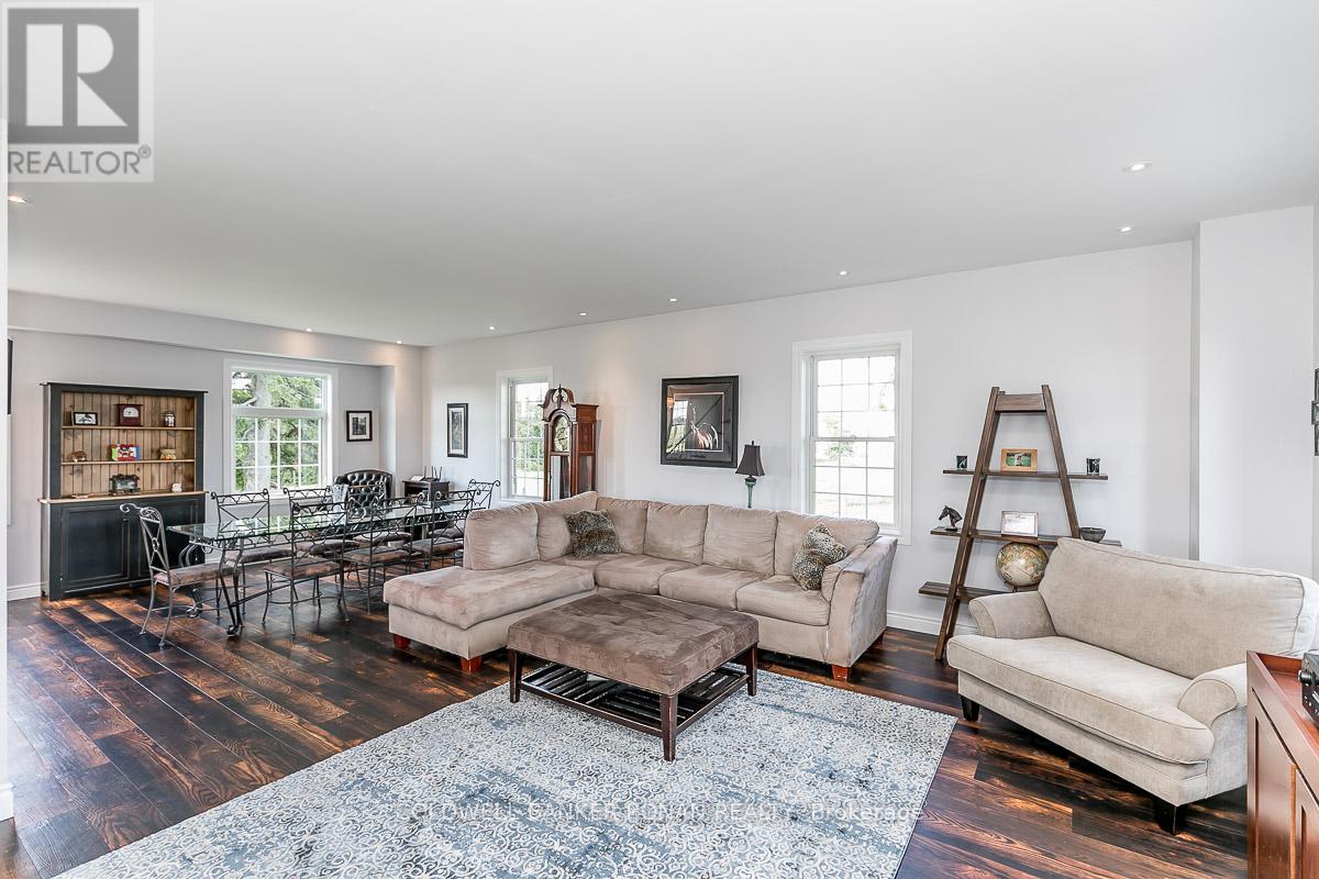 837147 4th Line E Property Photo 14