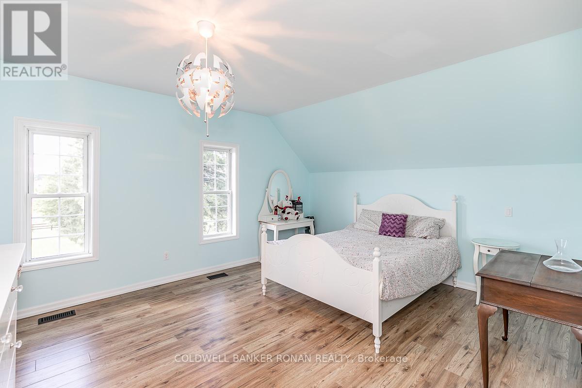 837147 4th Line E Property Photo 19