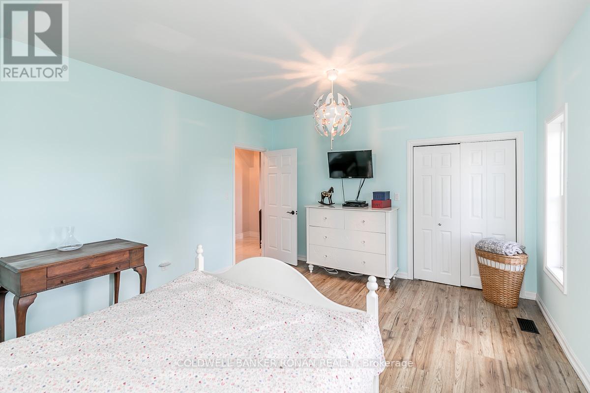837147 4th Line E Property Photo 20