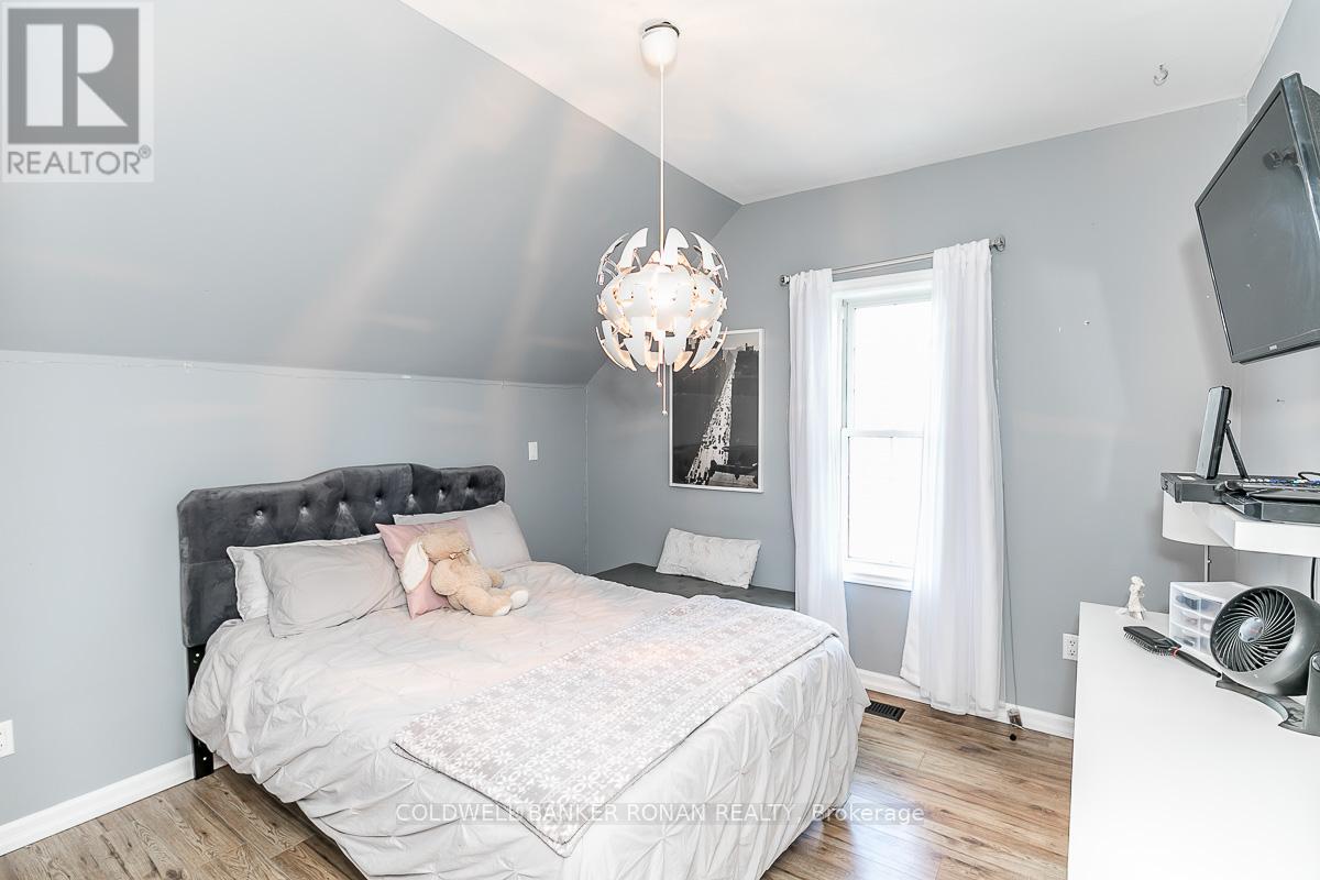 837147 4th Line E Property Photo 21