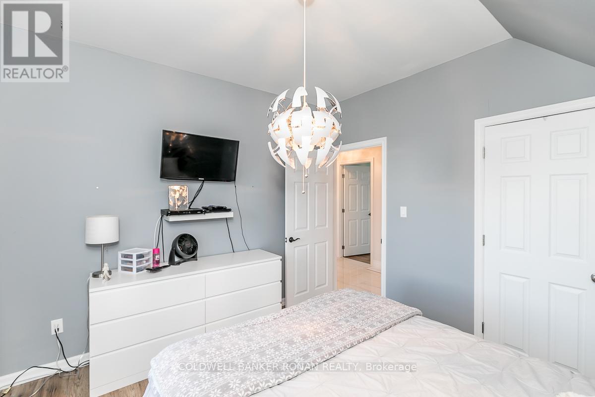 837147 4th Line E Property Photo 22