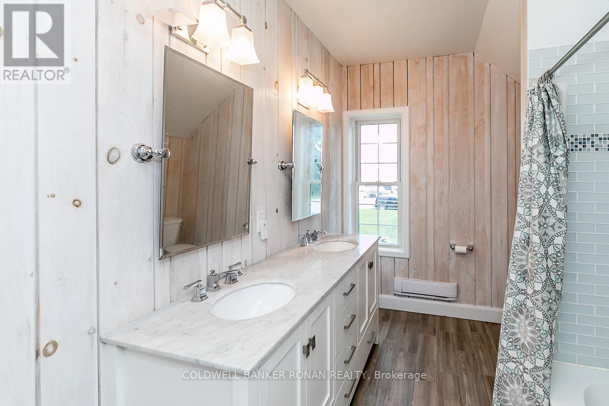 837147 4th Line E Property Photo 23