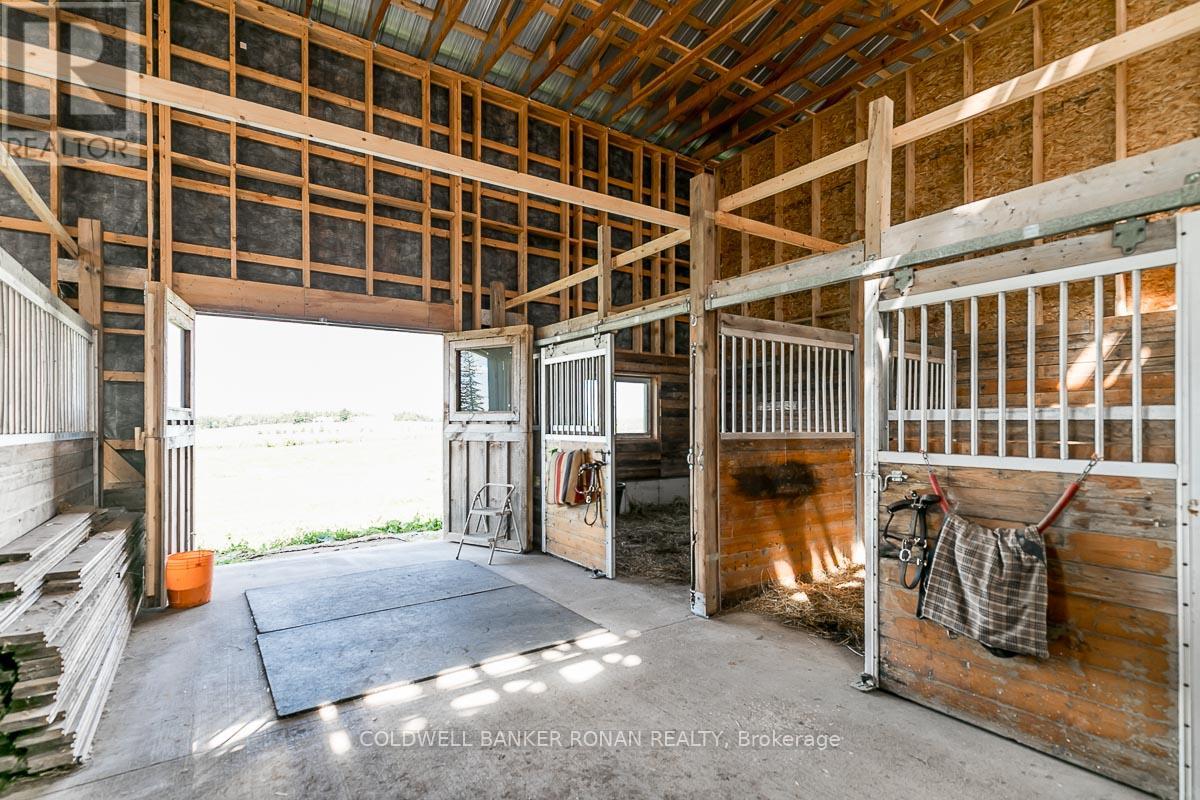837147 4th Line E Property Photo 26