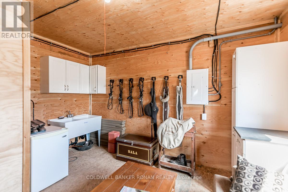 837147 4th Line E Property Photo 27
