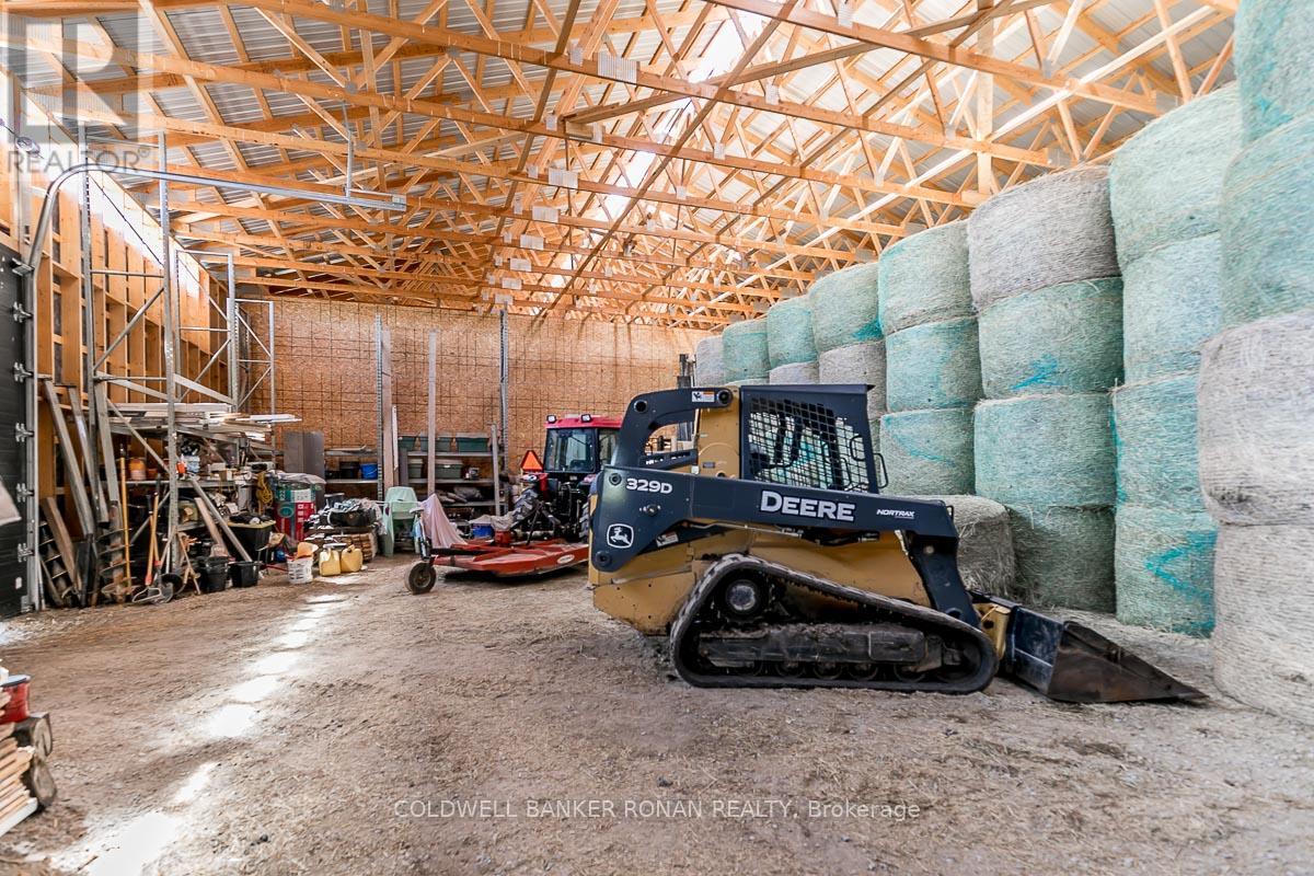 837147 4th Line E Property Photo 28