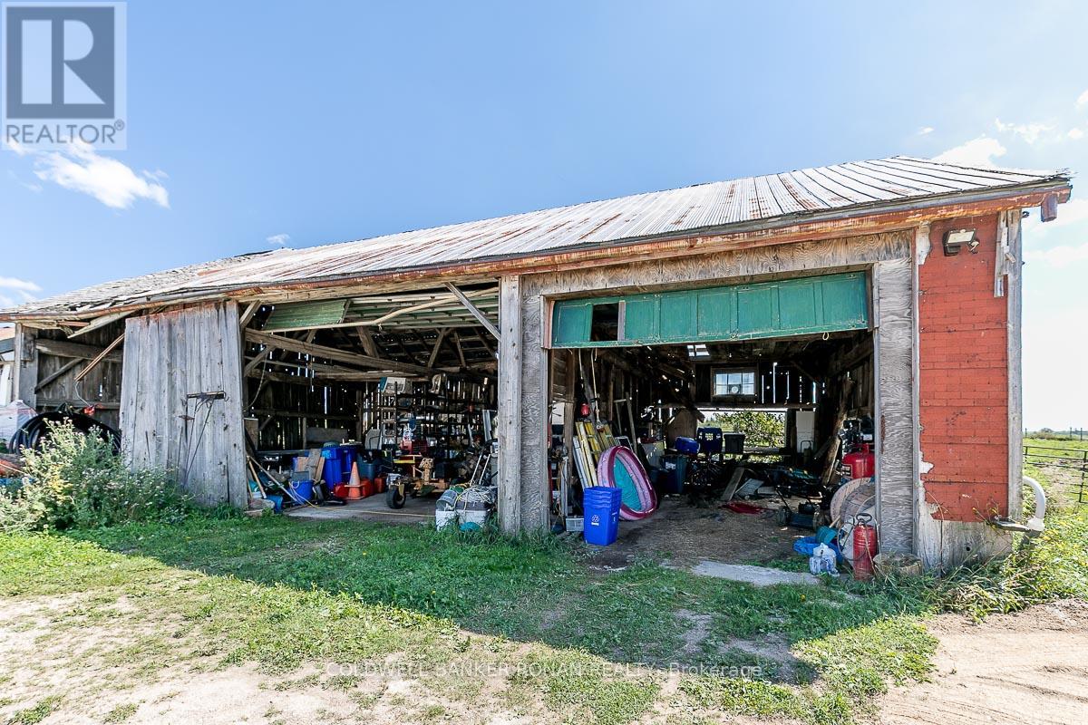 837147 4th Line E Property Photo 29