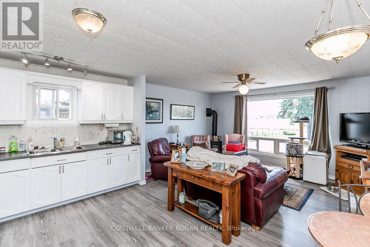 837147 4th Line E Property Photo 31