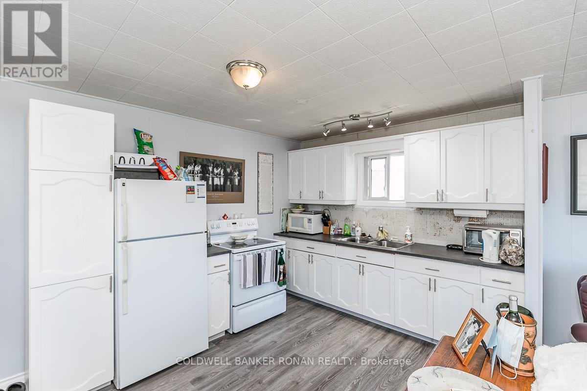 837147 4th Line E Property Photo 32