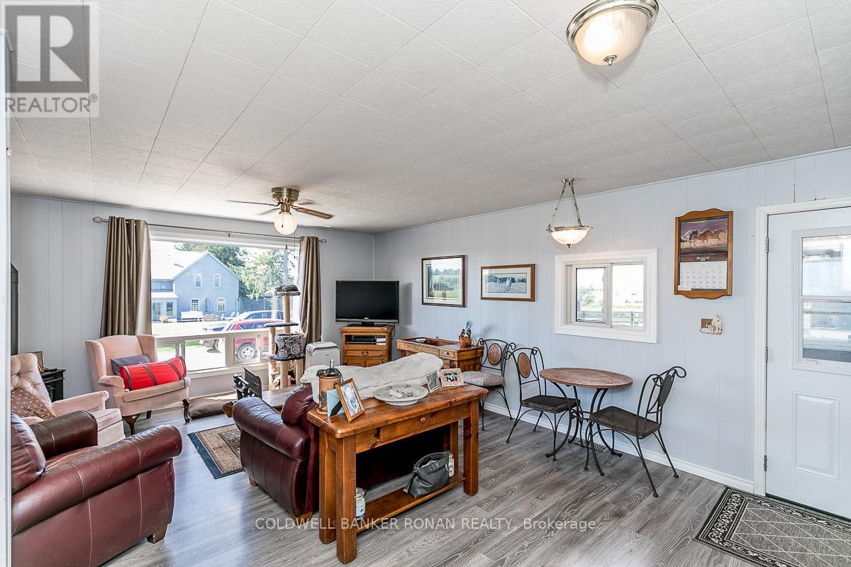 837147 4th Line E Property Photo 33
