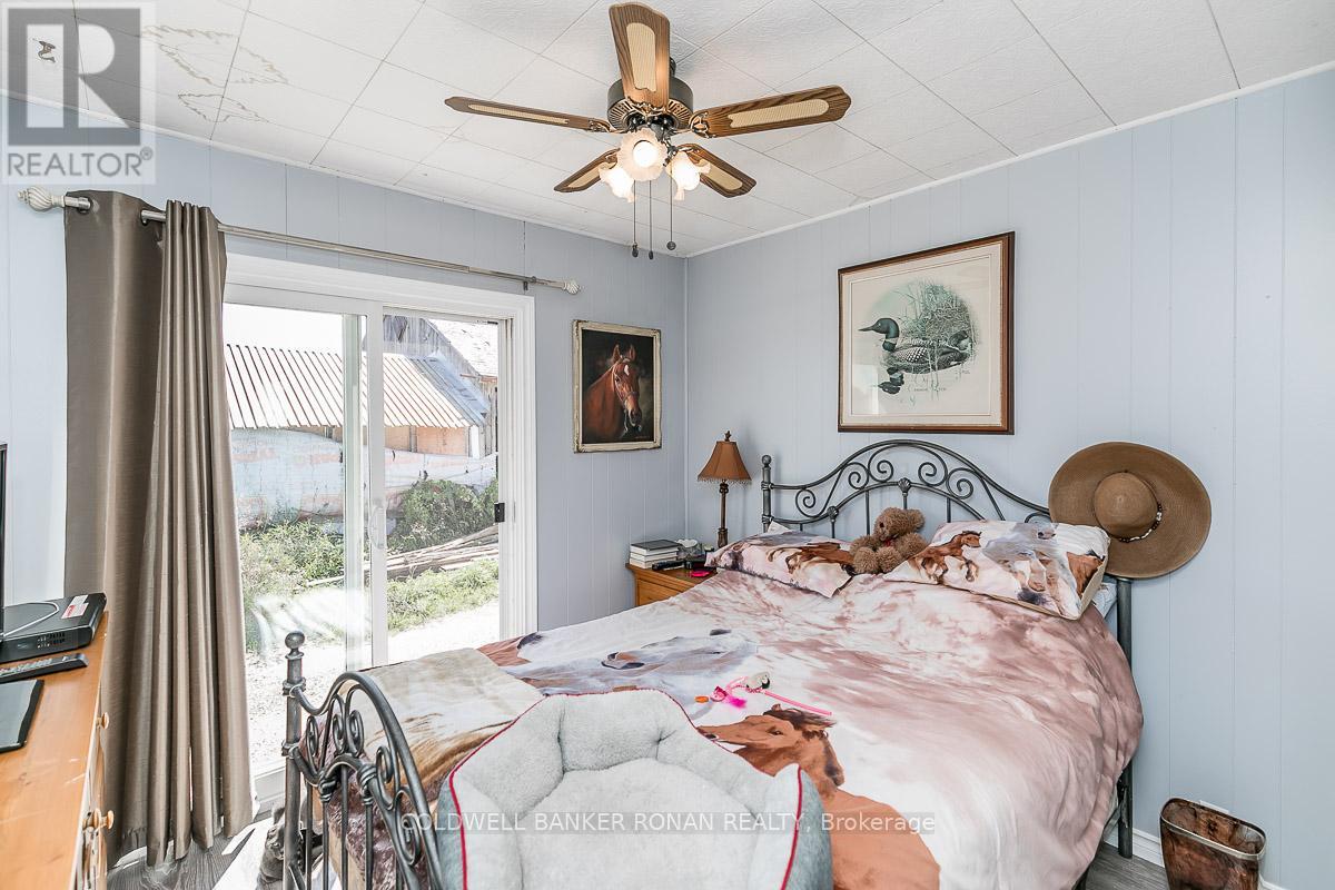 837147 4th Line E Property Photo 34
