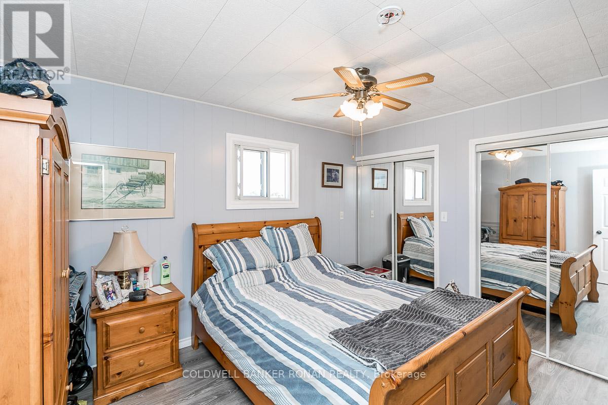837147 4th Line E Property Photo 35