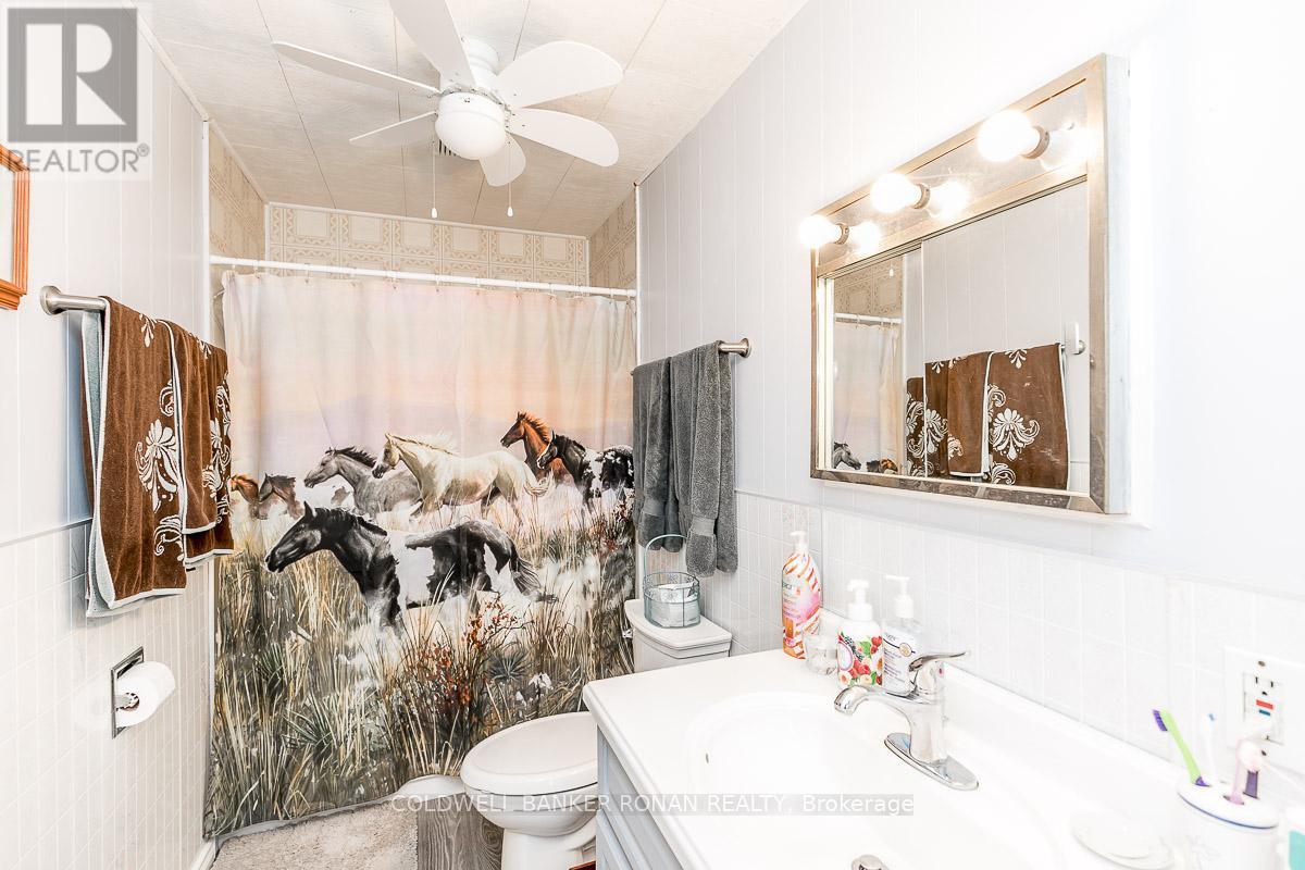 837147 4th Line E Property Photo 36