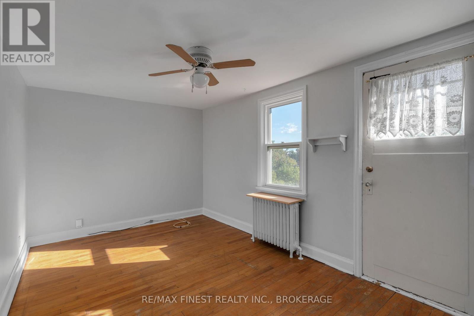 325 Sydenham Street Property Photo 3