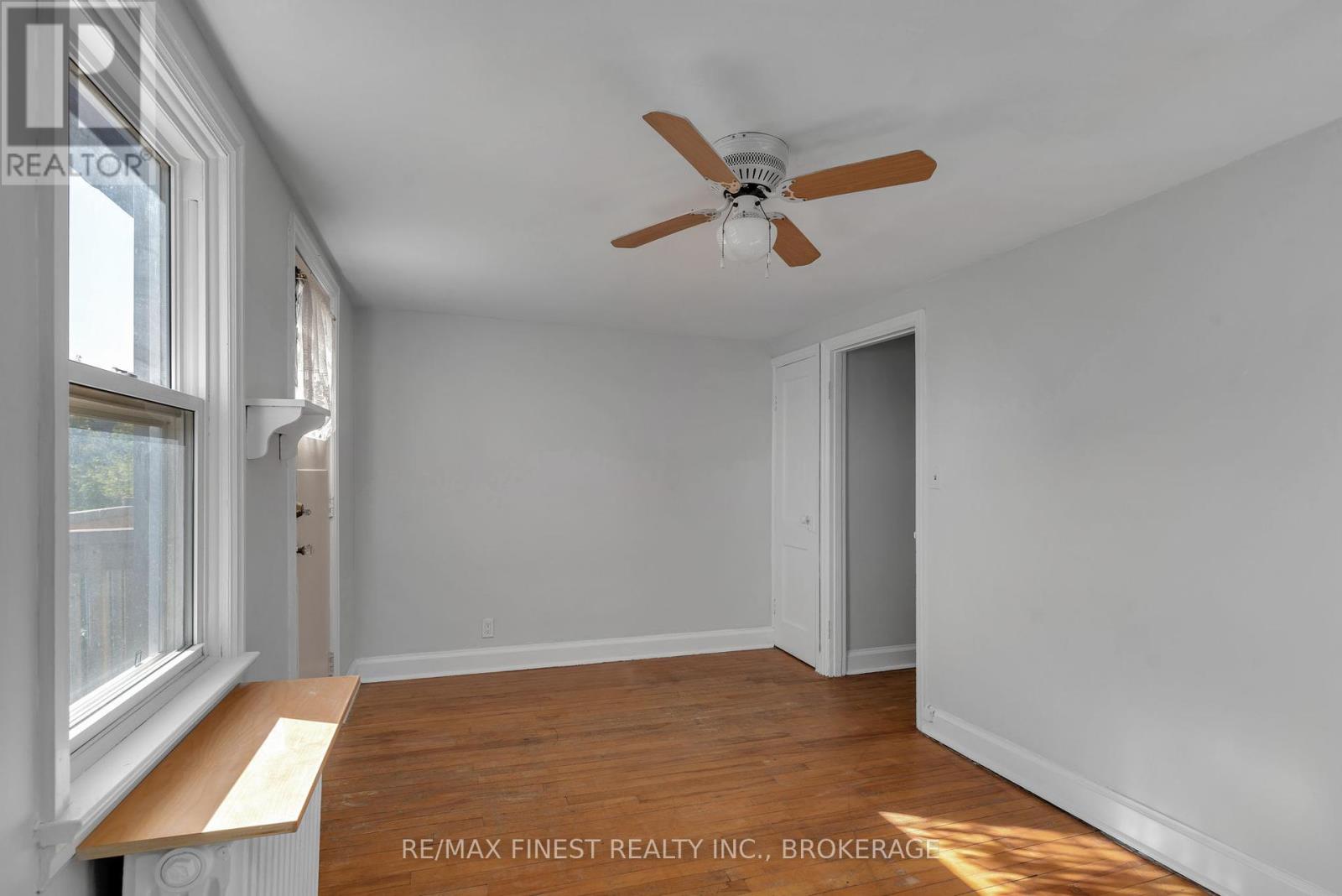 325 Sydenham Street Property Photo 4