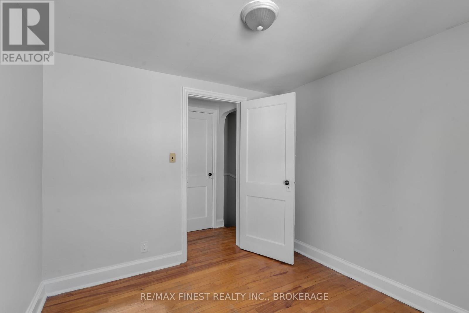 325 Sydenham Street Property Photo 7