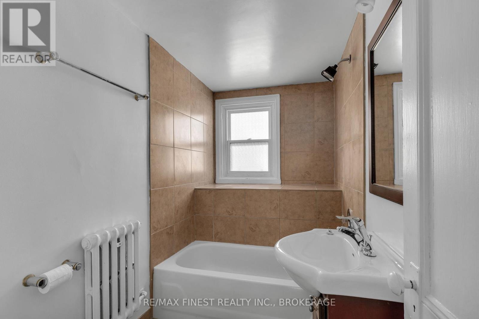 325 Sydenham Street Property Photo 10