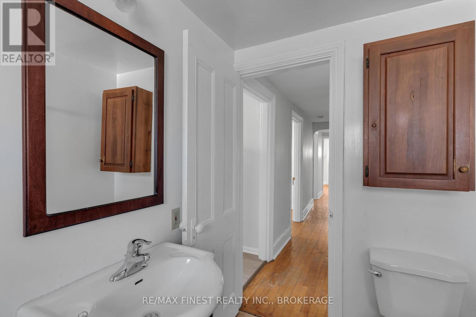 325 Sydenham Street Property Photo 11