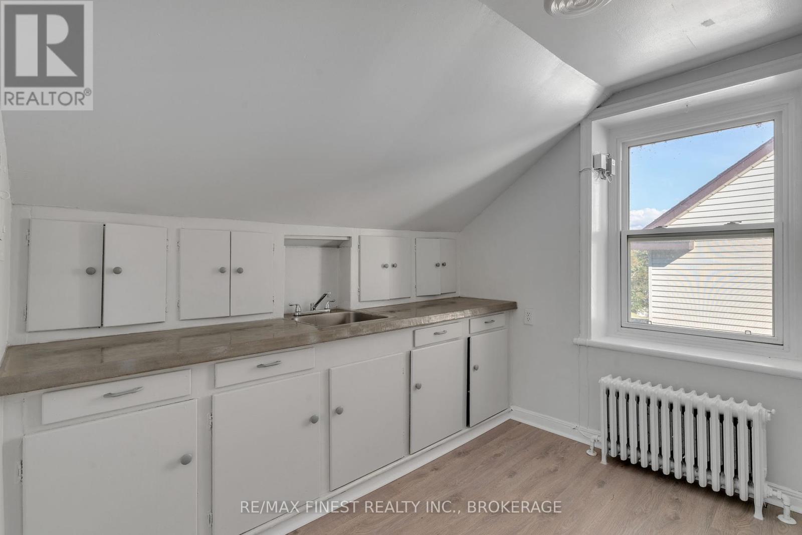 325 Sydenham Street Property Photo 12