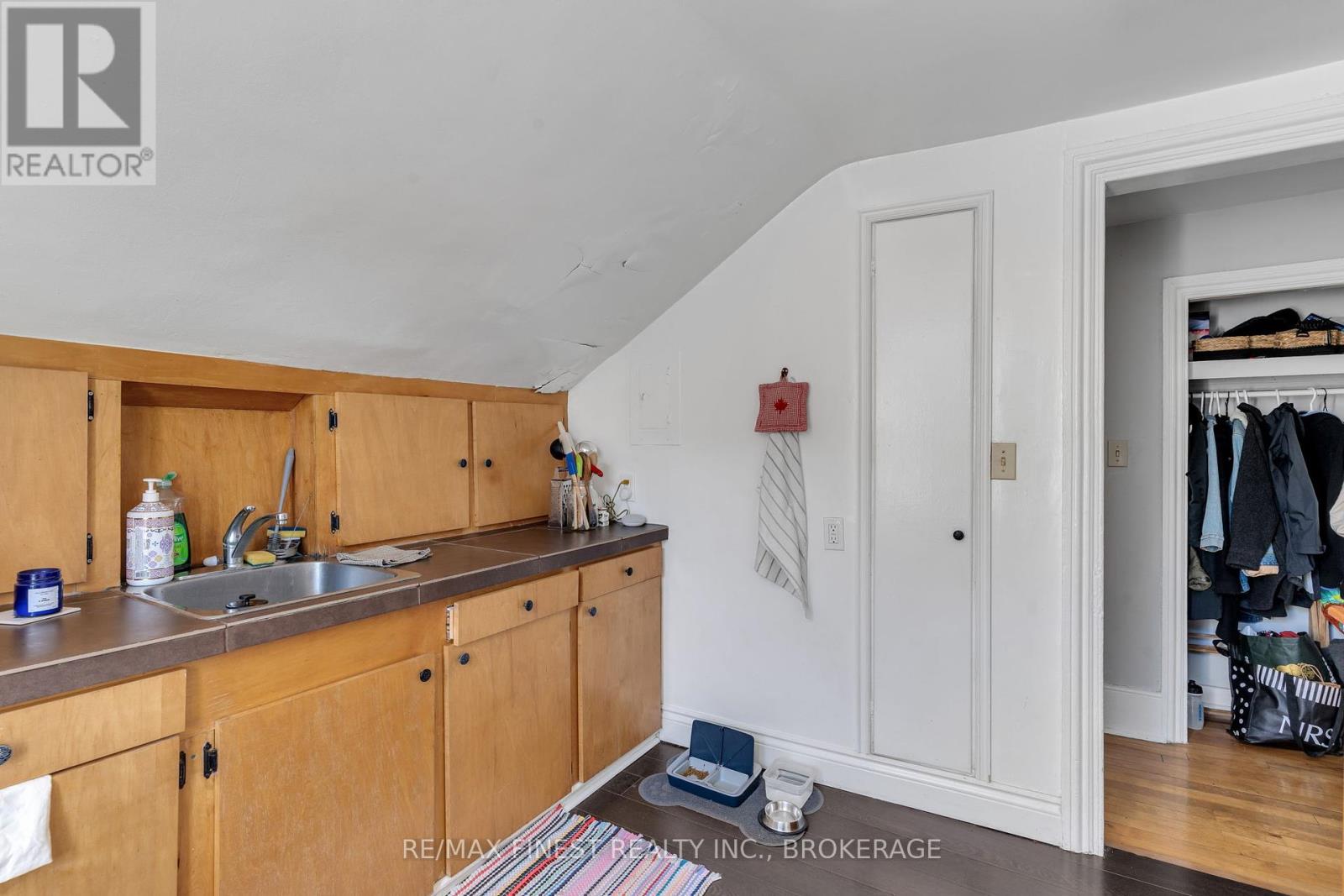 325 Sydenham Street Property Photo 29