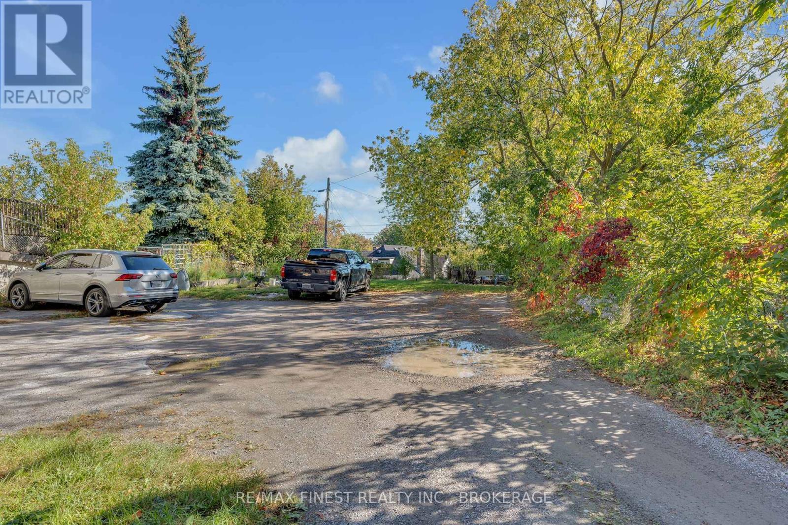325 Sydenham Street Property Photo 31