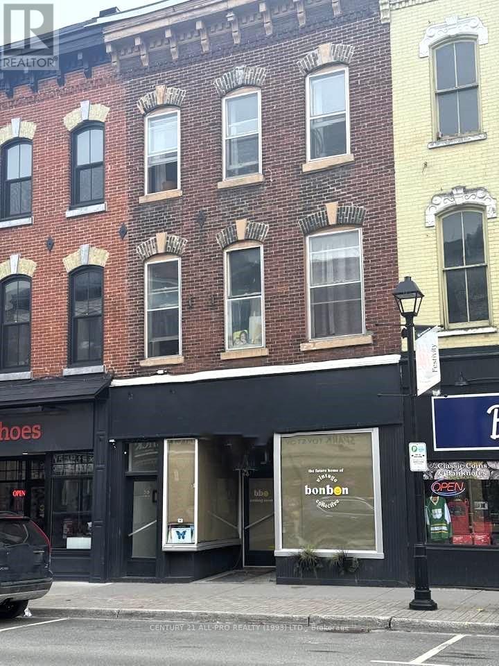 39 King Street W Property Photo 4