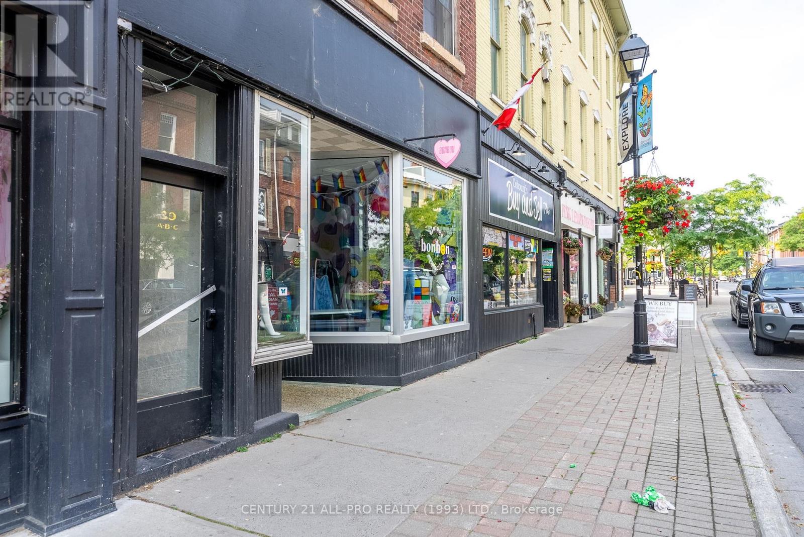 39 King Street W Property Photo 10