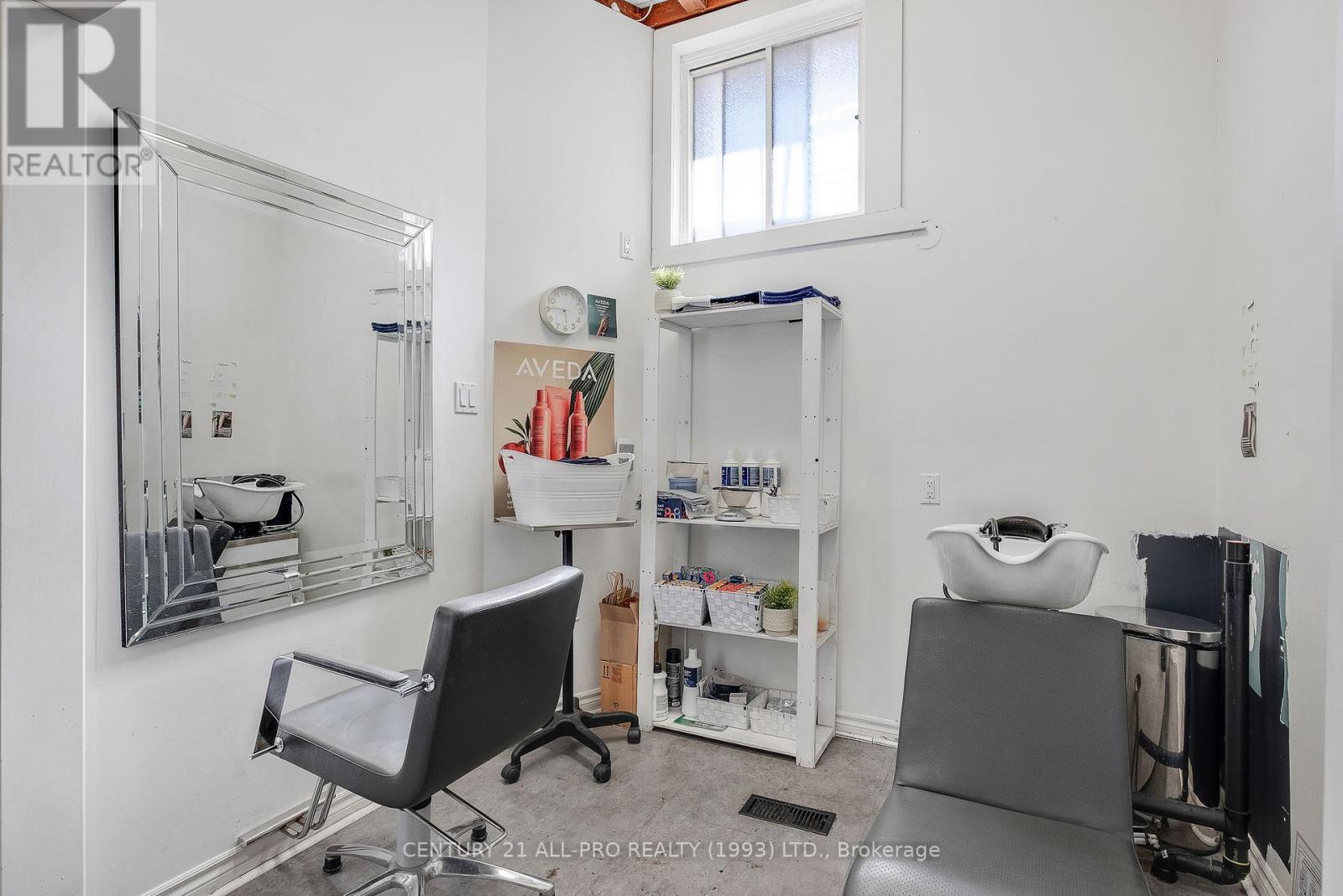 39 King Street W Property Photo 19