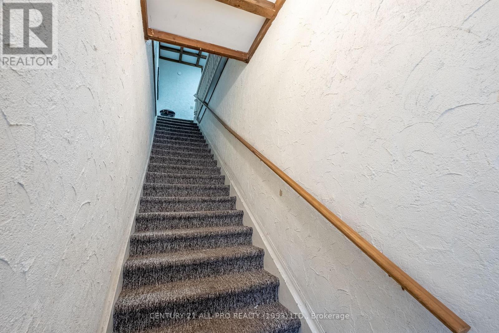 39 King Street W Property Photo 25