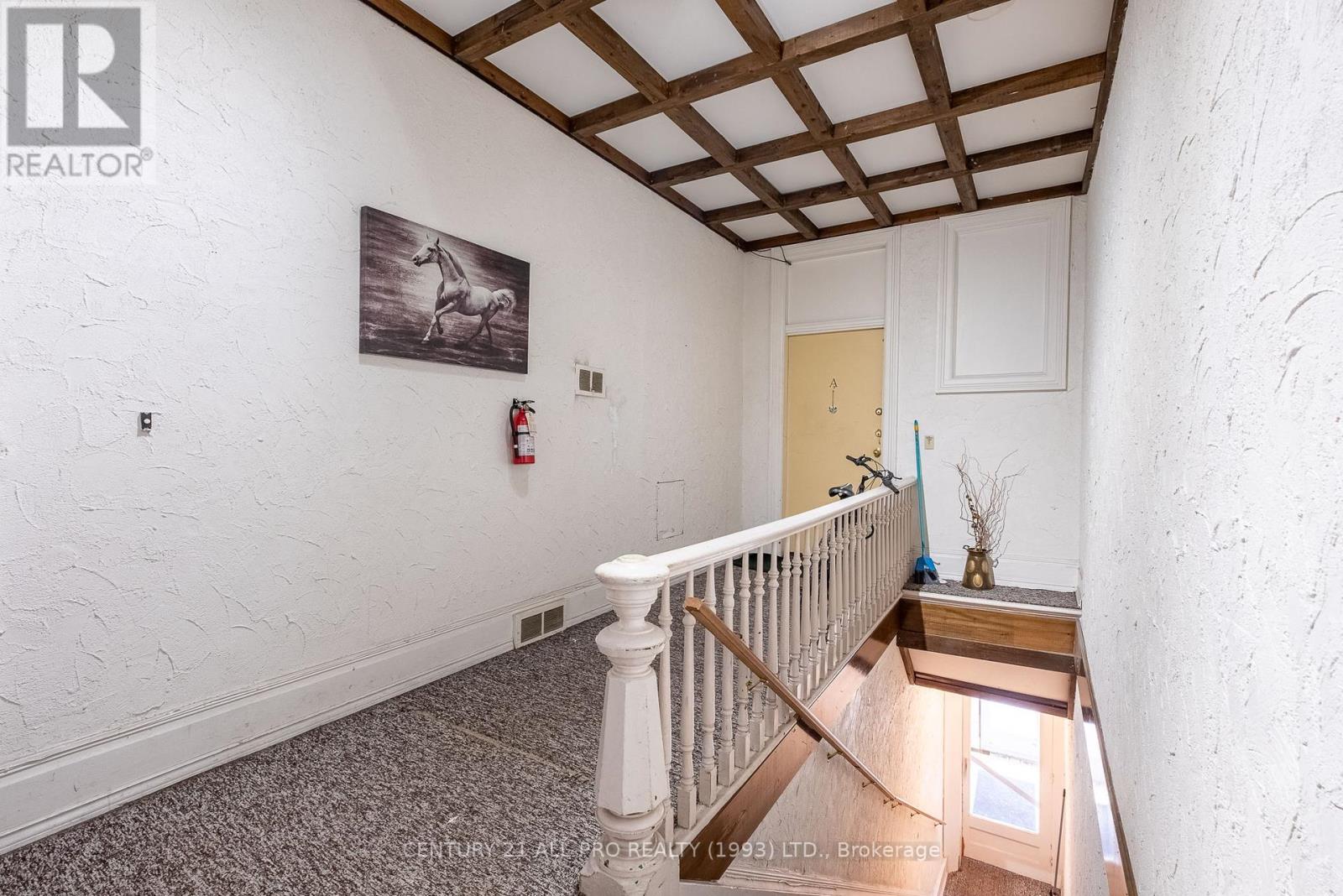 39 King Street W Property Photo 26