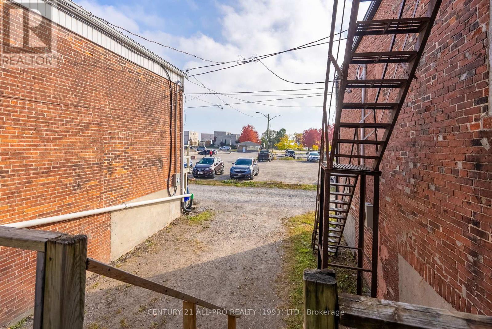 39 King Street W Property Photo 33