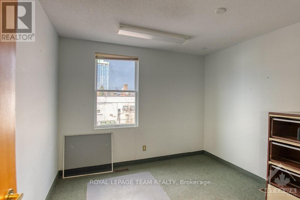 413 Churchill Avenue N Property Photo 13