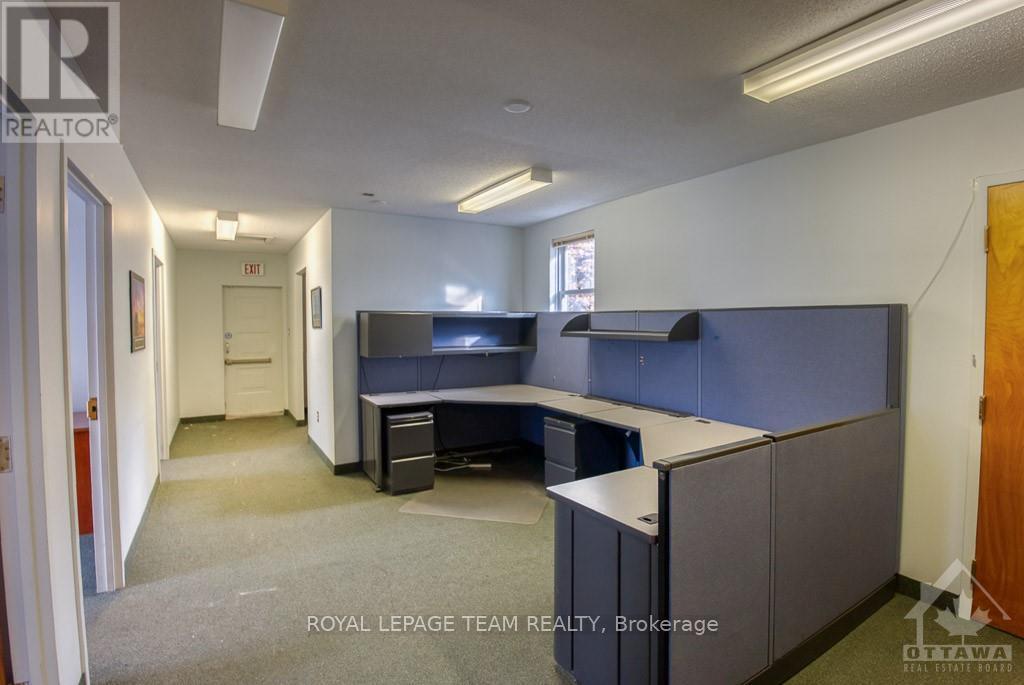 413 Churchill Avenue N Property Photo 14