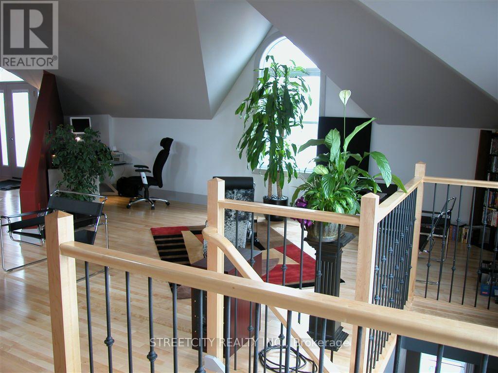 339 Horton Street E Property Photo 10