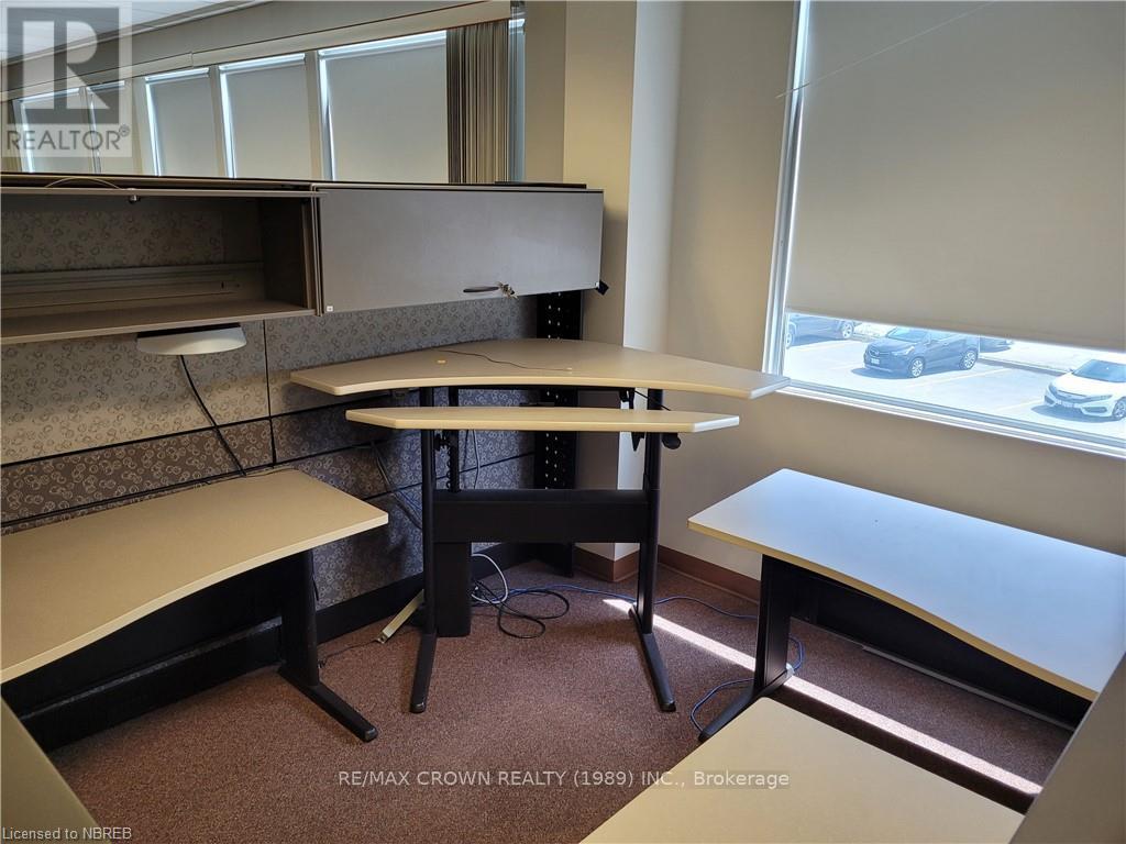 200 - 180 Shirreff Avenue Property Photo 4