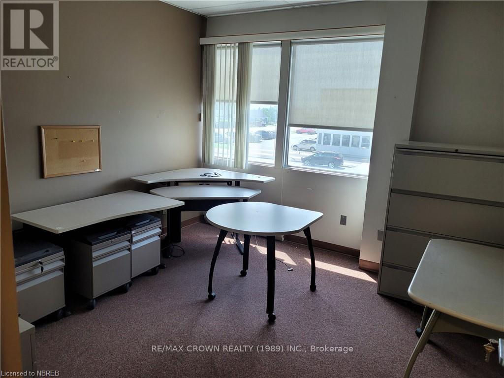 200 - 180 Shirreff Avenue Property Photo 5
