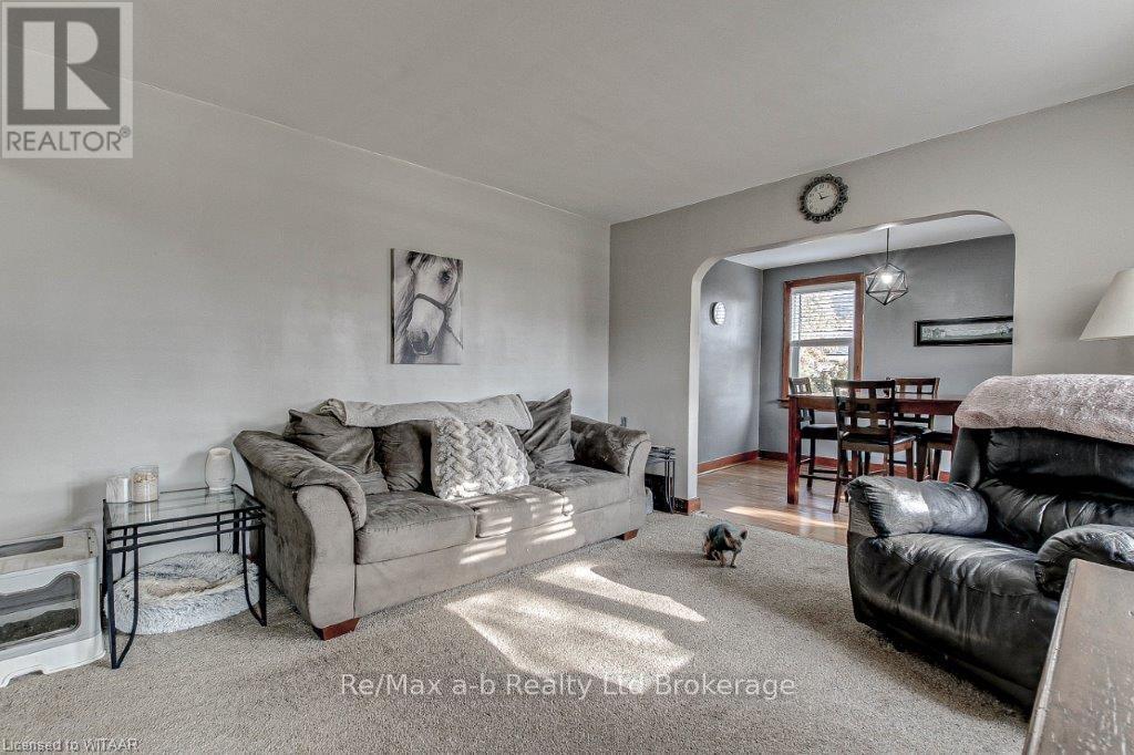 27 Gissing Street W Property Photo 3