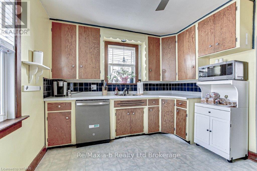 27 Gissing Street W Property Photo 7