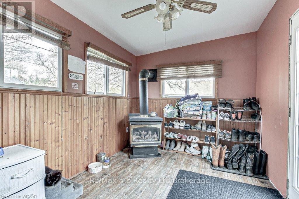 27 Gissing Street W Property Photo 8