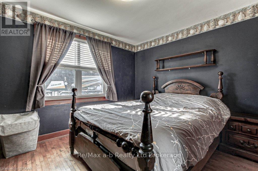 27 Gissing Street W Property Photo 10