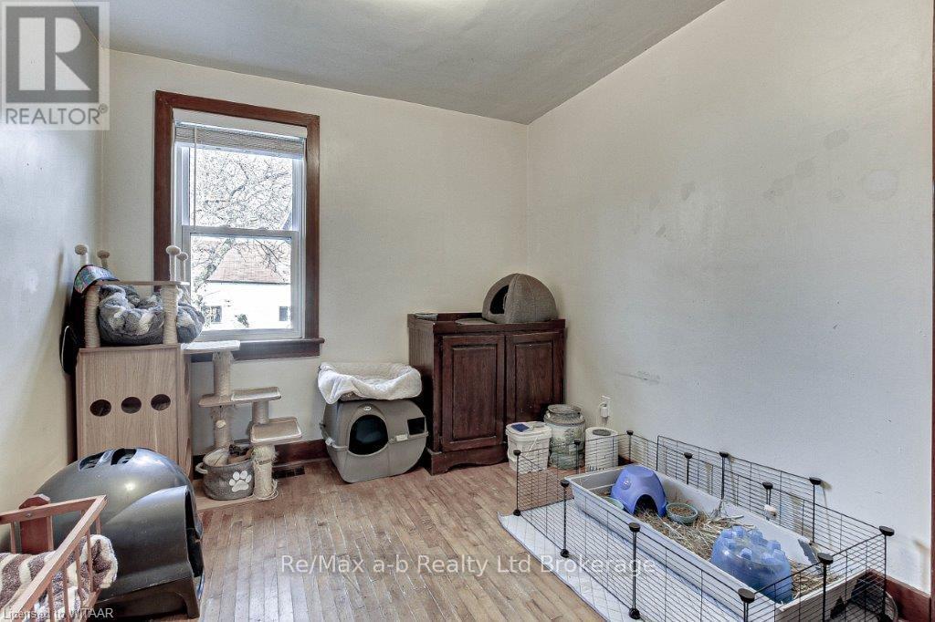 27 Gissing Street W Property Photo 12