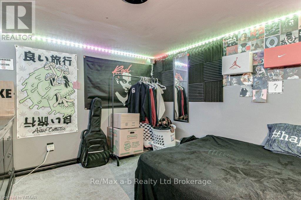 27 Gissing Street W Property Photo 13