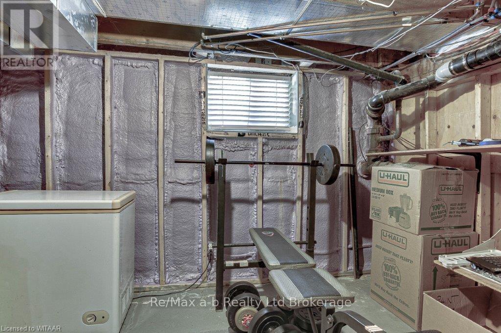 27 Gissing Street W Property Photo 14