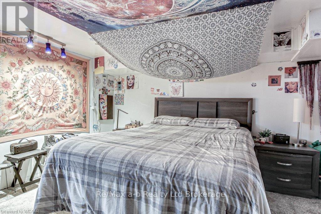 27 Gissing Street W Property Photo 15