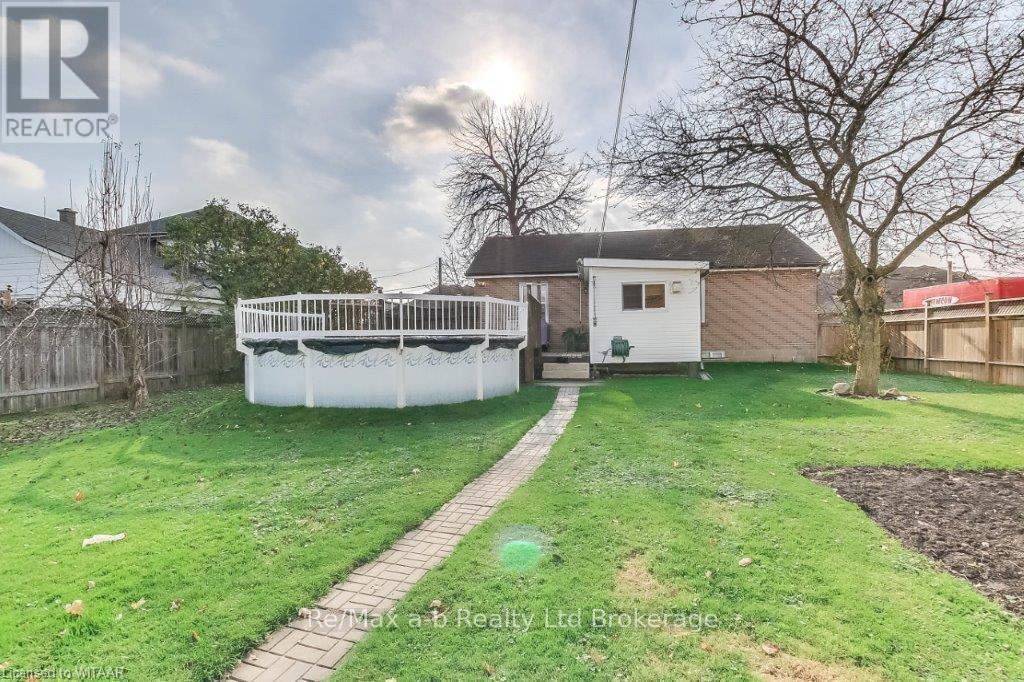 27 Gissing Street W Property Photo 16