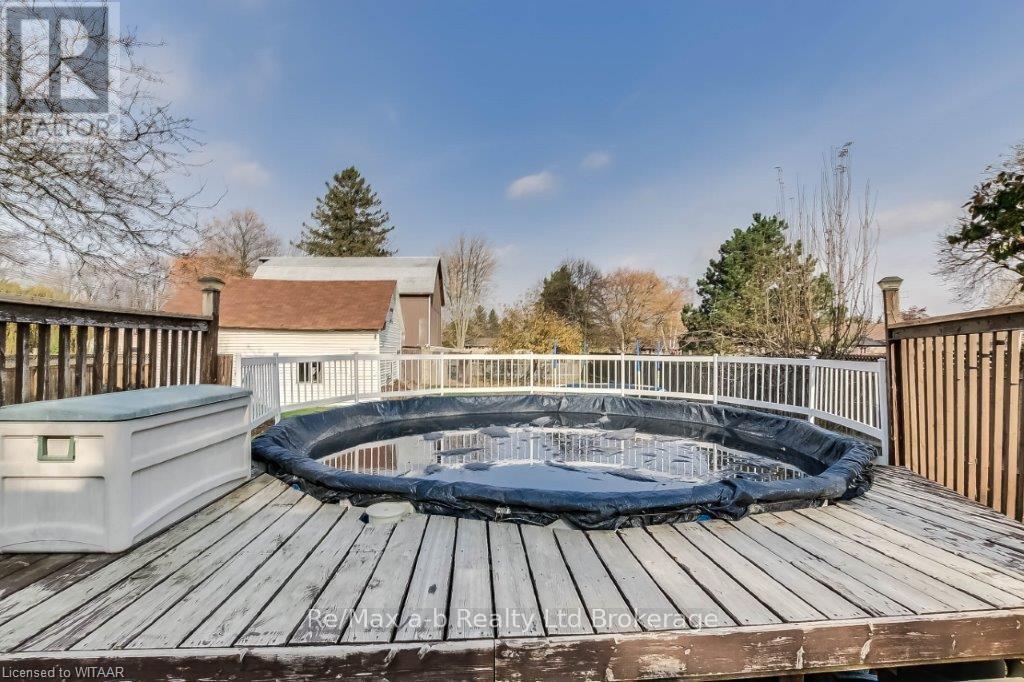 27 Gissing Street W Property Photo 18