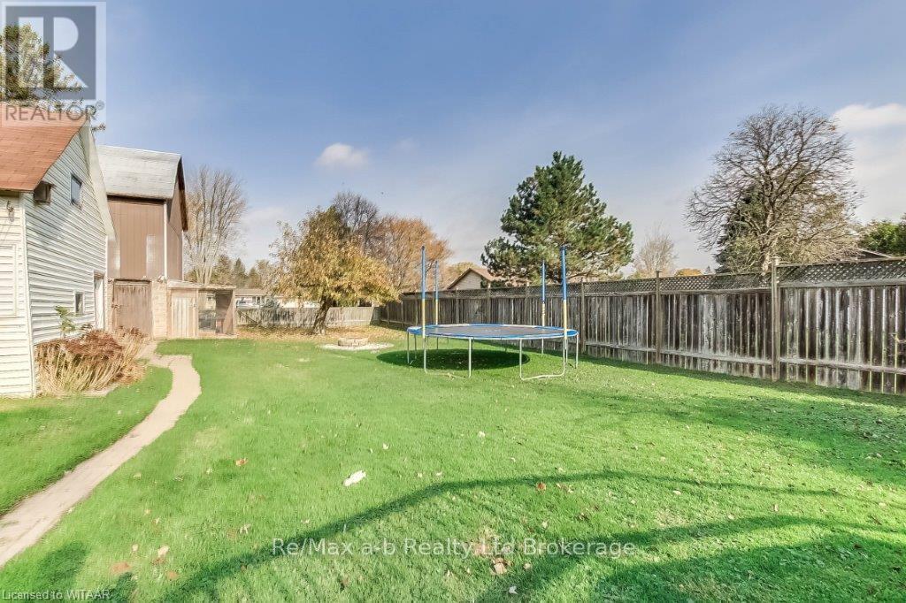 27 Gissing Street W Property Photo 19
