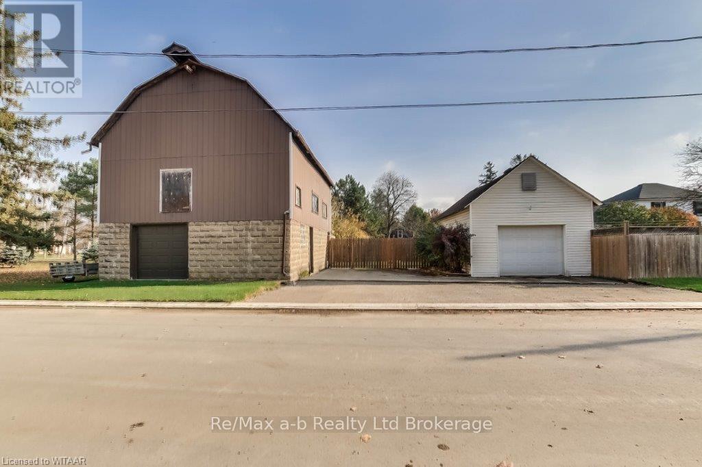 27 Gissing Street W Property Photo 20